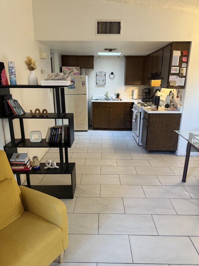 Photo - 793 W Mesa Verde Dr Unit 2