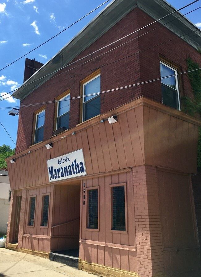 Building Photo - 1211 Bridge St NW Unit Apt 2R