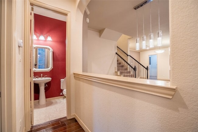 Photo - 185 Carrington Ln