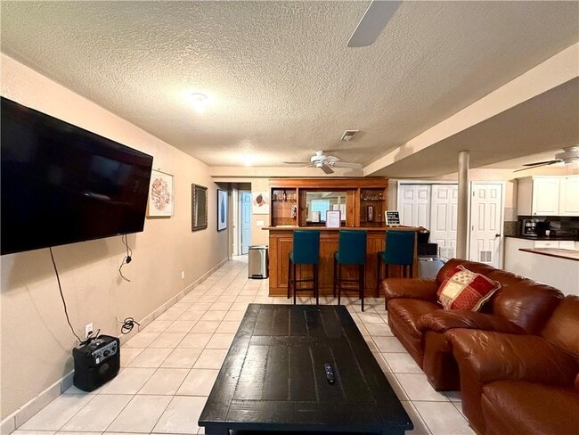 Photo - 728 Saybrook Cir NW
