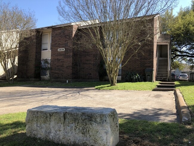 Building Photo - UPSTAIRS 2 BD Unit C