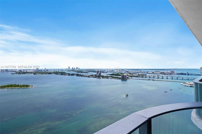 Building Photo - 700 NE 24th St Unit 3404