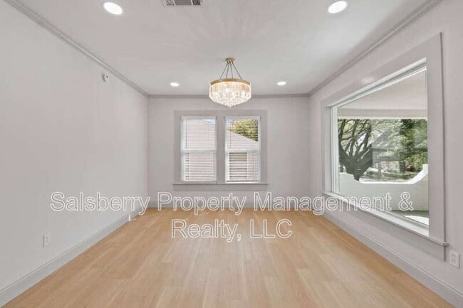 Photo - 2105 Tremont Ave