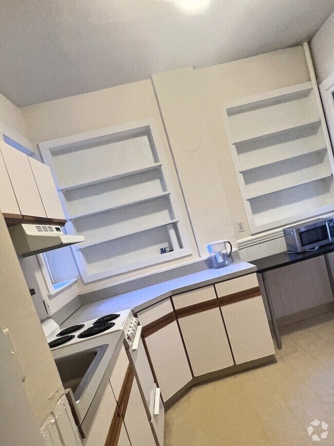 Building Photo - 1378 Beacon St Unit 1378 Beacon, #2, Rental