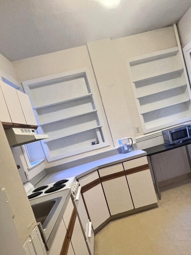 Building Photo - 1378 Beacon St Unit 1378 Beacon, #2, Rental