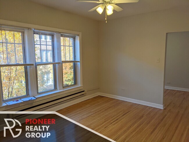 Building Photo - 633 W Barry Ave Unit #620.5-N3 Rental