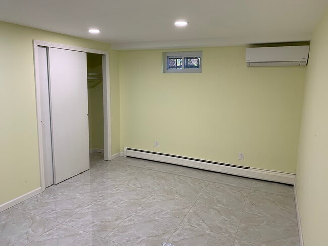 Photo - 6915 171st St Unit Basement, 1 Bedroom