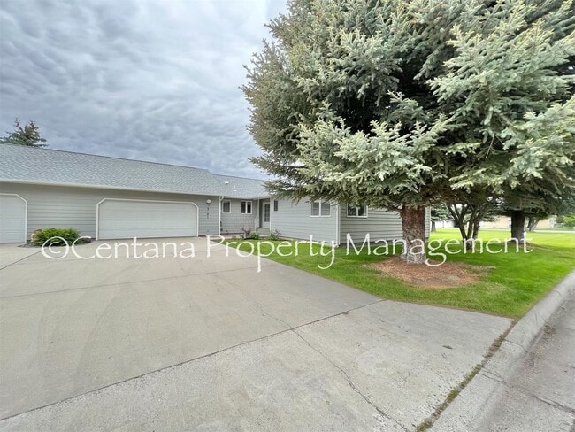 Photo - Well kept 3 bedroom 2 bathroom condo on the flats!