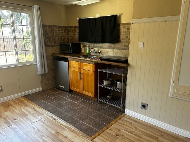 Photo - 475 Central Ave