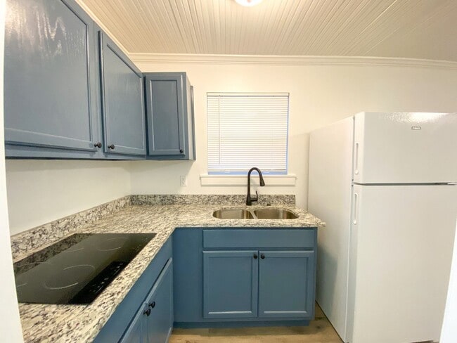 Photo - Recently renovated efficiency apartment in midtown