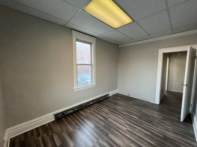 Photo - 219-221 N Liberty St Unit 1