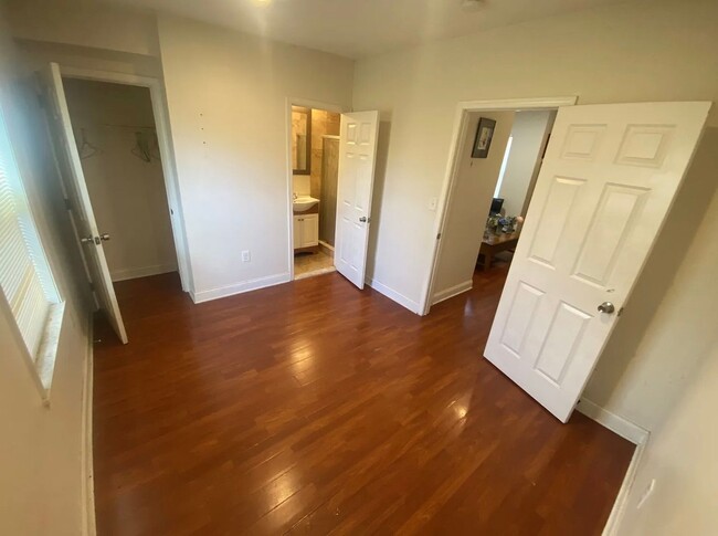 Building Photo - 2238 N Camac St Unit 3C