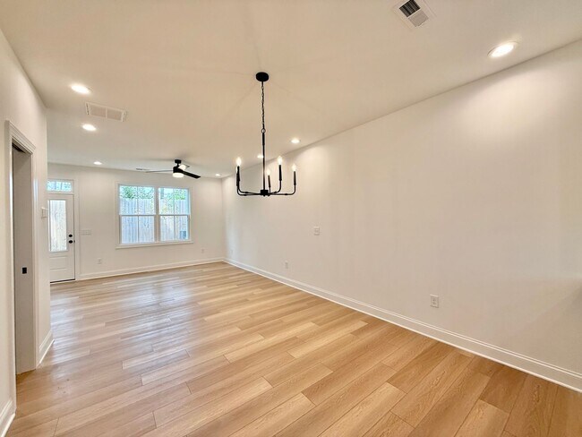 Photo - **OFFERING RENT PROMOTION FOR FIRST 6 MONT...