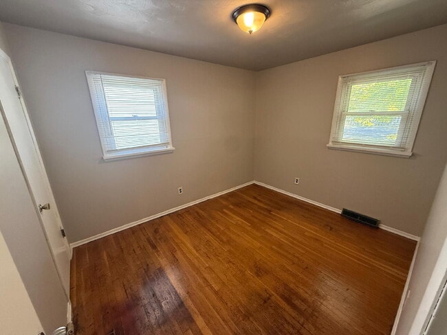 Photo - Spacious 3-Bed, 2-Bath Home for Rent in St...