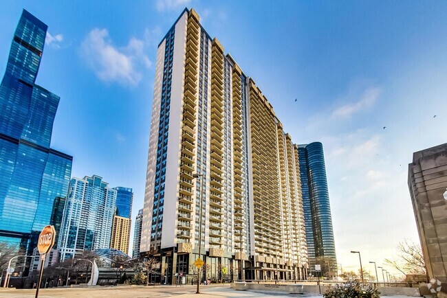 Building Photo - 400 E Randolph St Rental