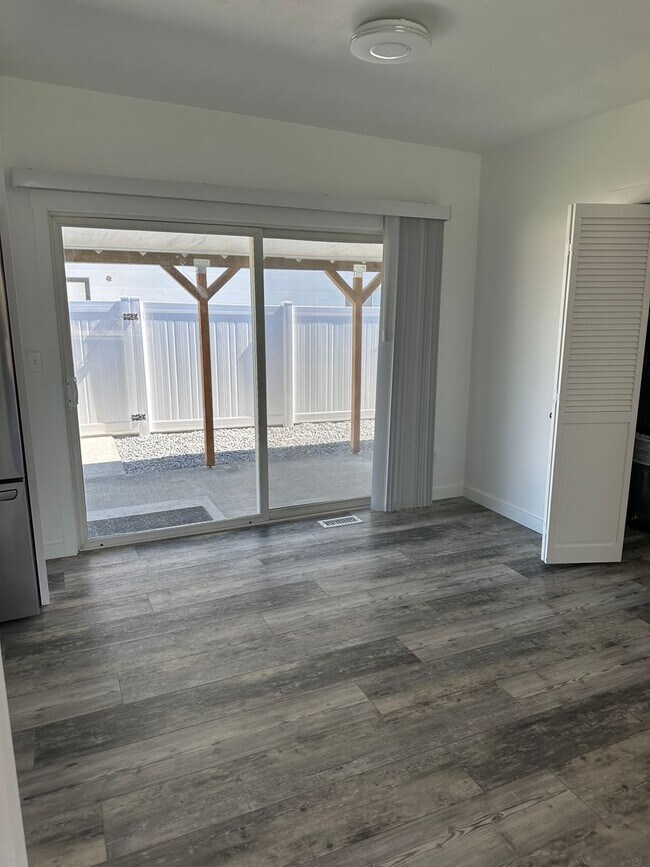 803 N Vista Dr