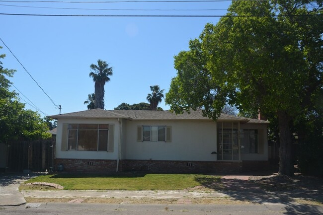 Building Photo - Spacious newly updated Pittsburg 3/1.5 home