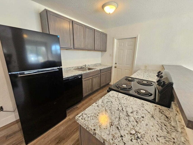 Photo - 1040 Hickory Ln