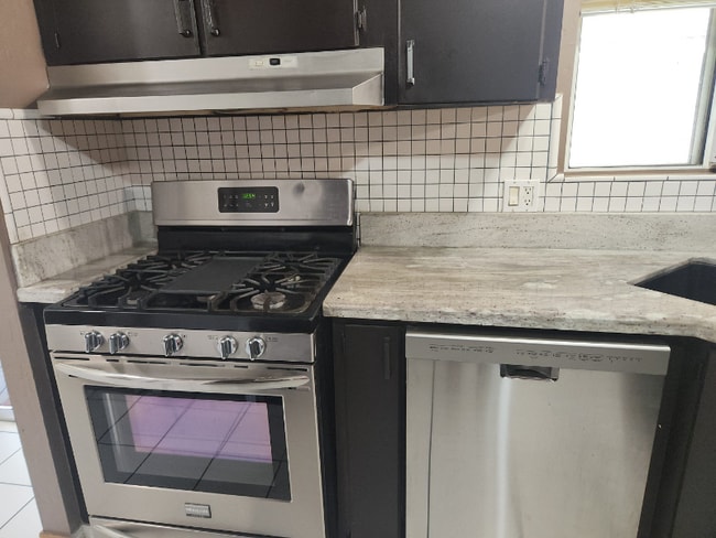 Photo - 425 S 98th Pl