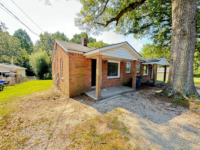 Building Photo - Shady Circle Unit 1119 Shady Cir