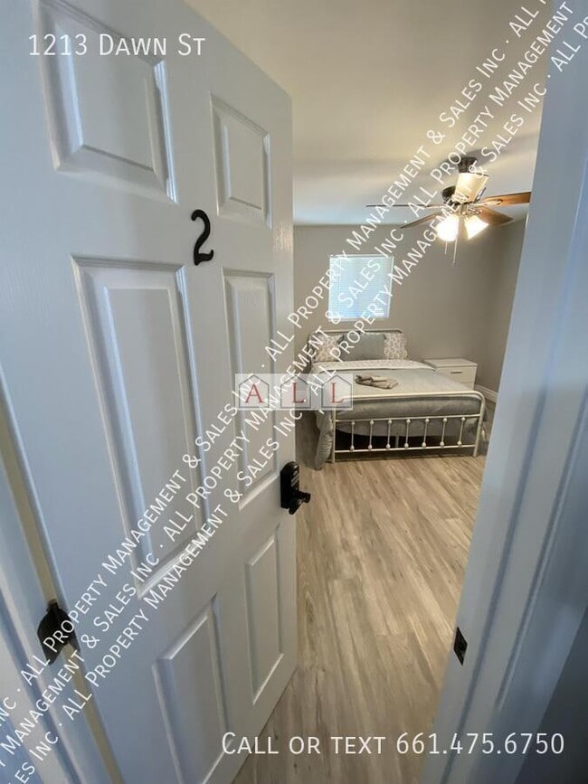Photo - 1213 Dawn St