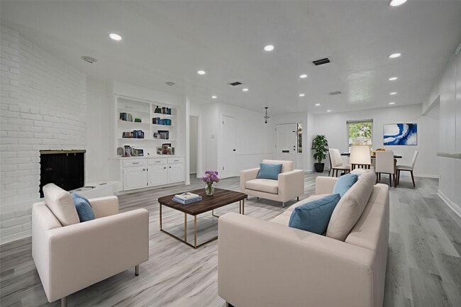 Building Photo - 9807 Braewick Dr