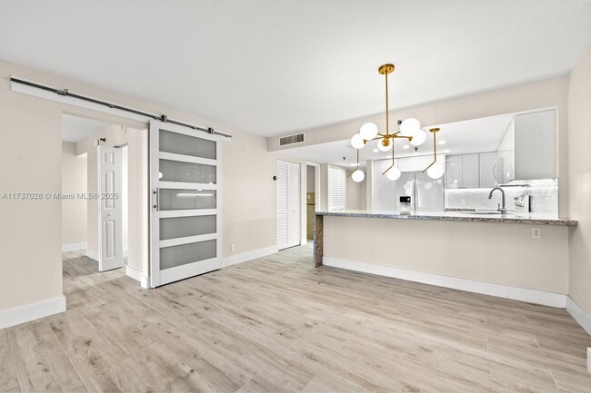 Photo - 2625 Collins Ave Condo Unit 309