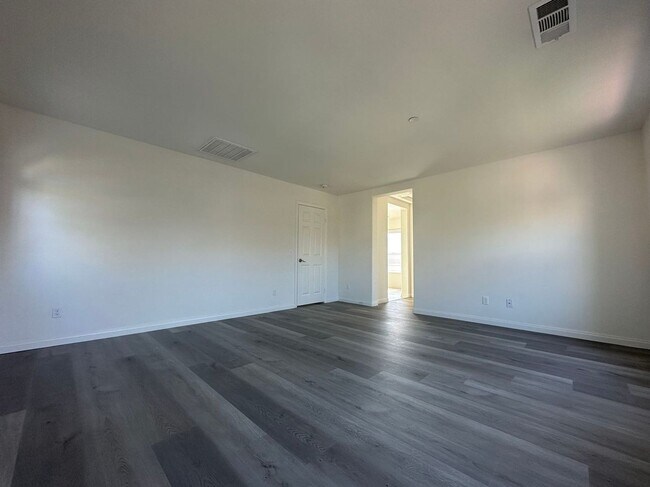 Photo - 4 Bedroom home for leasing in Eastvale
