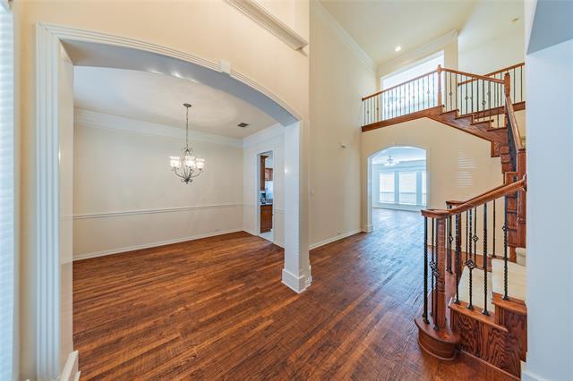 Photo - 220 Justin Rd