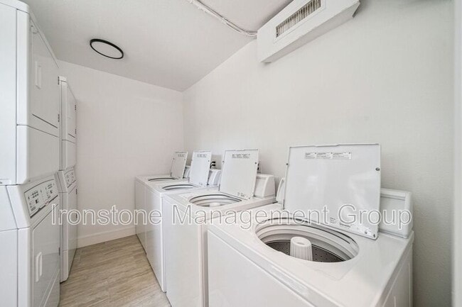 Photo - 3165 E 49th St