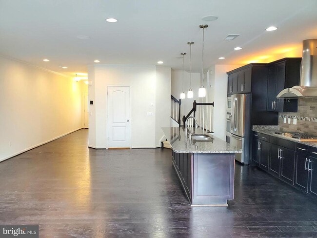 Photo - 42318 Benfold Square