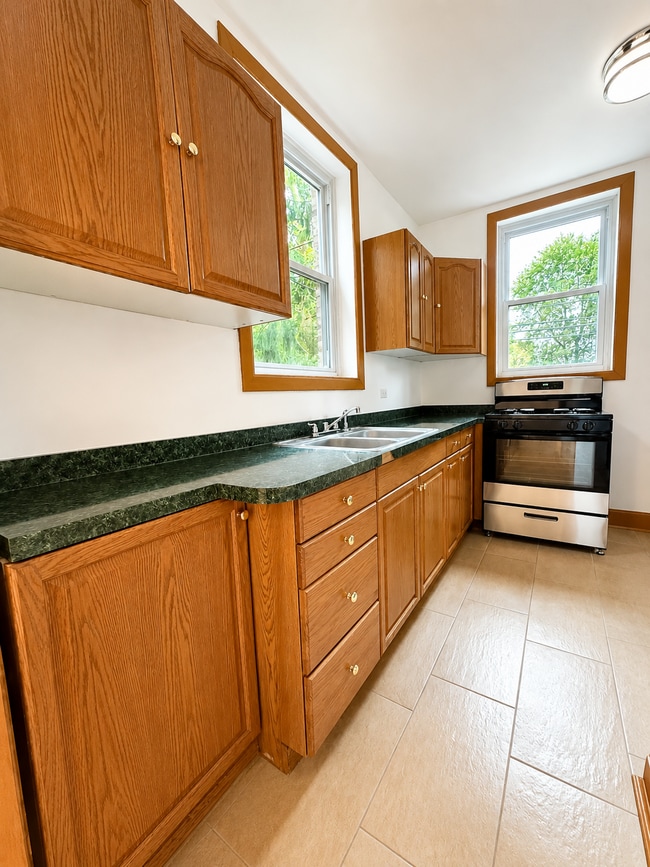 Building Photo - 7630 N Marshfield Ave Unit 1