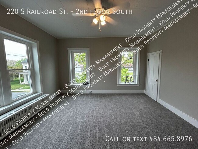 Photo - 220 S Railroad St Unit 2nd floor South