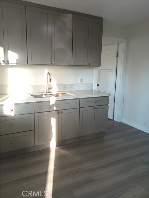 Photo - 964 E 7th St Apartamento