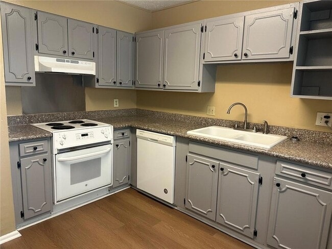 300 Coral Ave Unit B