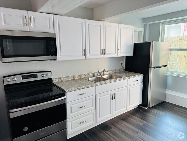 Building Photo - 609 Sealy Ave Unit 3 Rental