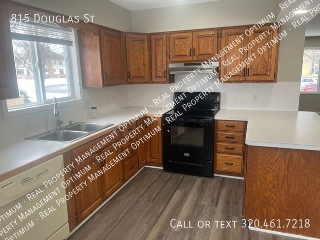Photo - 815 Douglas St