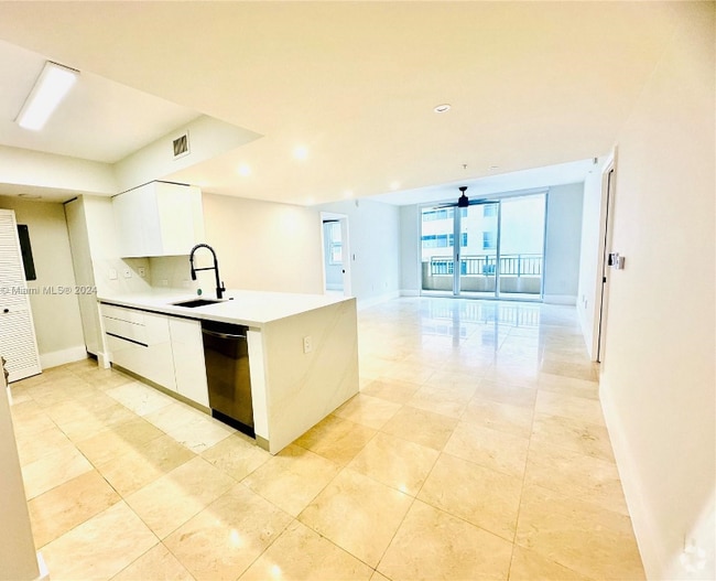 Building Photo - 2017 S Ocean Dr Rental