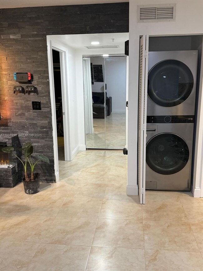 Photo - 31 SE 5th St Unidad 2907