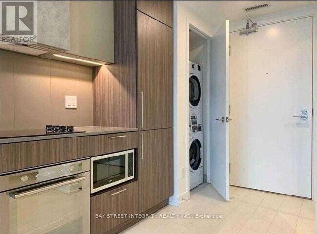 Photo - 19 Western Battery Rd Unité 2820