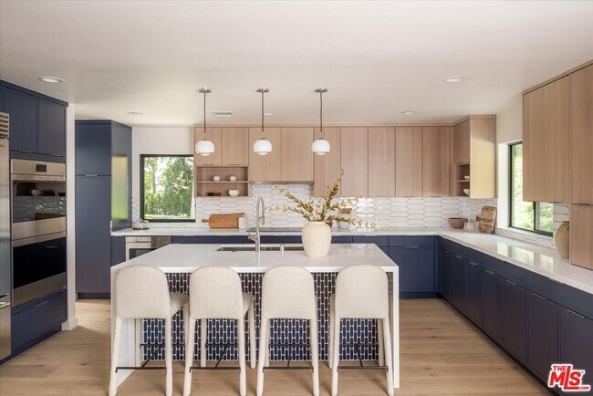 Photo - 2313 Banyan Dr