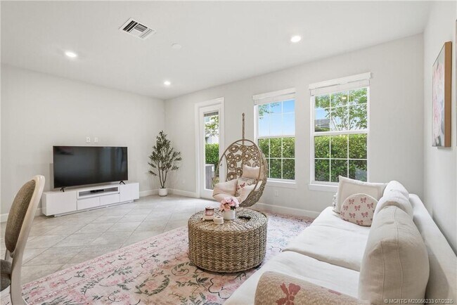Photo - 1871 Tarni Way