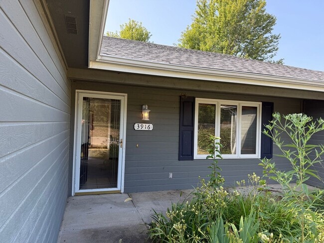 Photo - 3916 Fox Ridge Dr