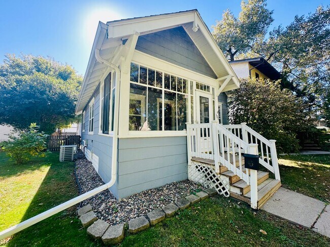 Photo - Charming 2-Bedroom Home with Hardwood Floo...