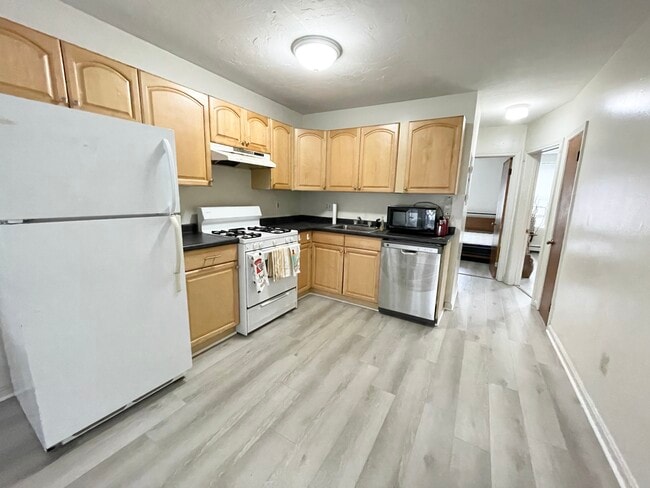 Building Photo - 80 Hammond St Unit 2