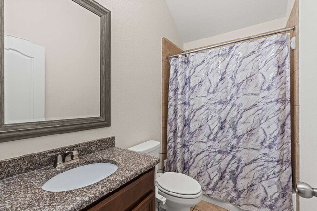 Photo - Beautiful 4-Bedroom Home with Solar Panels – Electric Included!