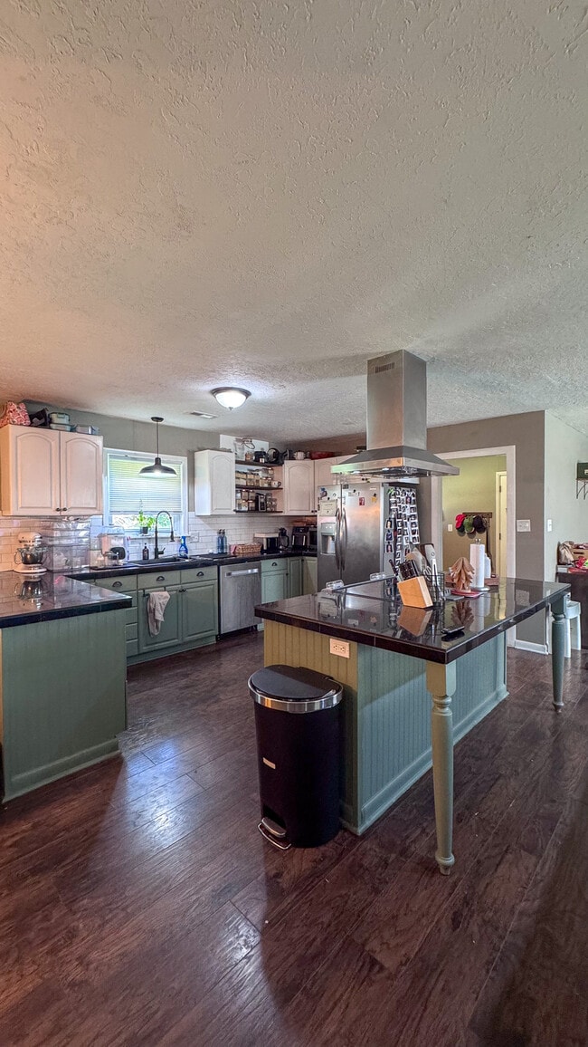 Photo - 112 White Oak Blvd