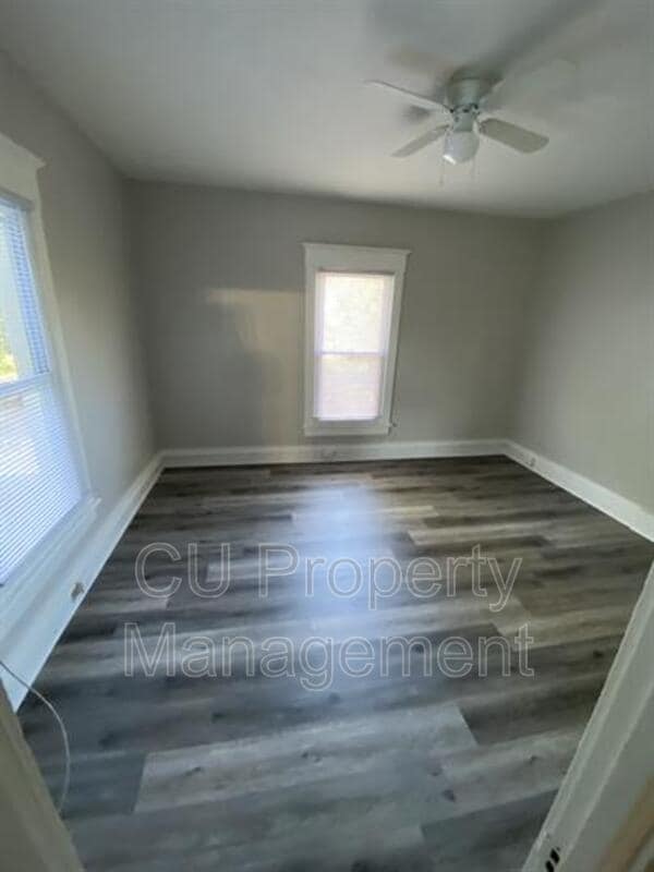 Photo - 615 W White St