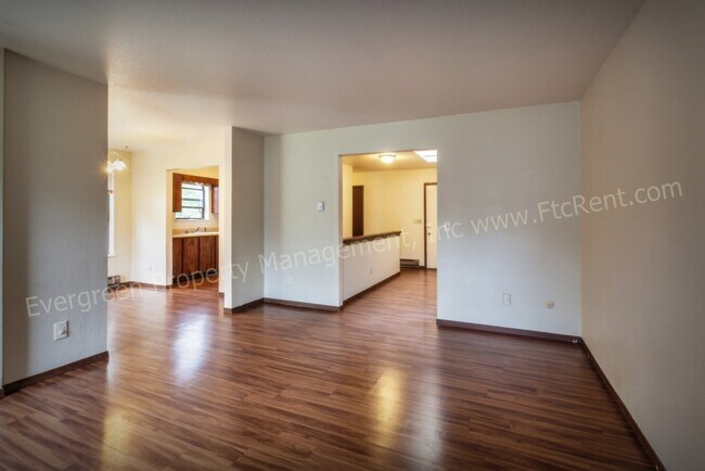 Photo - 904-906 Camelot Ct. Unit 906