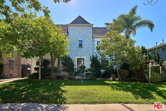 Building Photo - 732 S Plymouth Blvd Unit B Rental